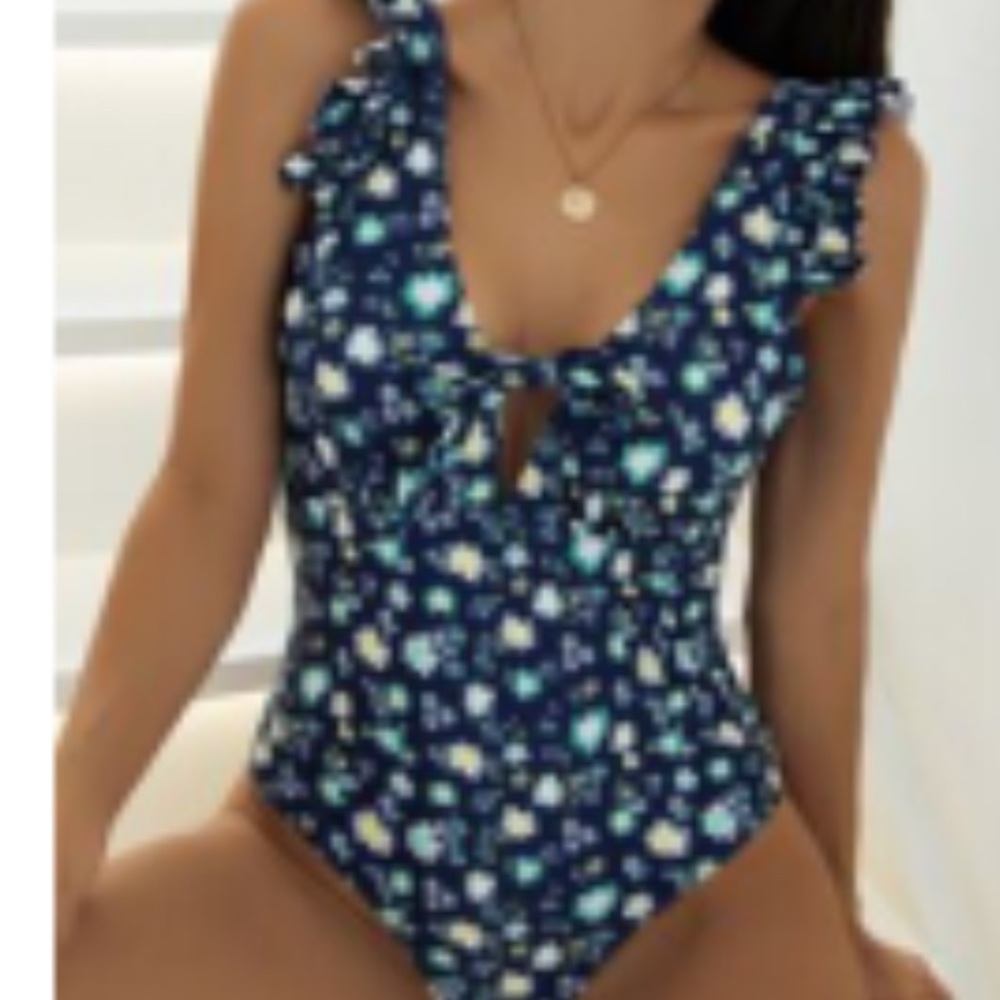 🌸NWT Blue Floral Swimsuit XL 🌸Ruffles